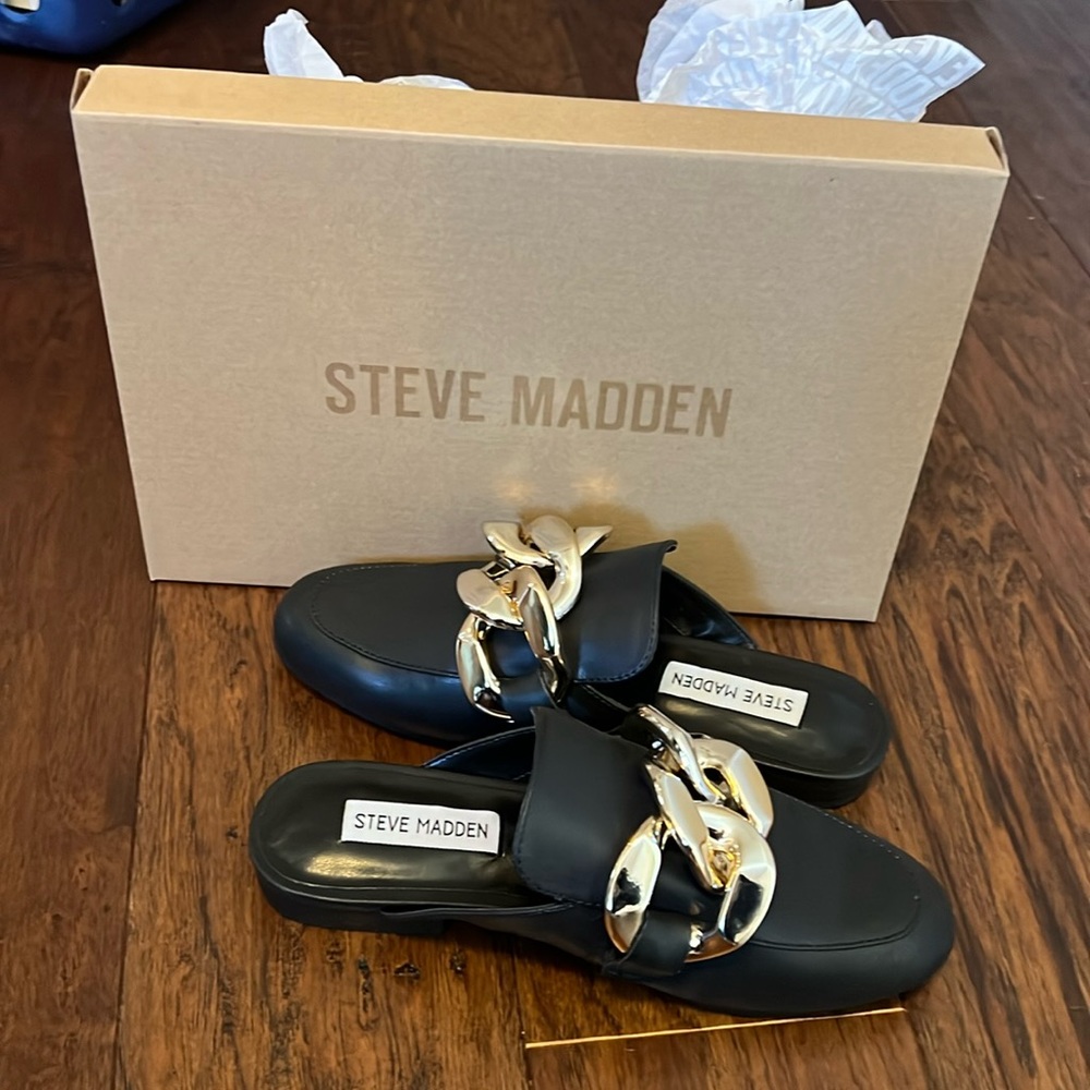 NWT Steve Madden black loafers with gold buckle